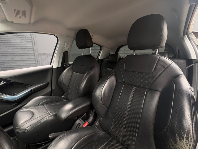 Foto 8 van Peugeot 208 1.4 VTi Griffe | Climate | Leder