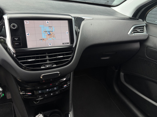 Foto 10 van Peugeot 208 1.4 VTi Griffe | Climate | Leder