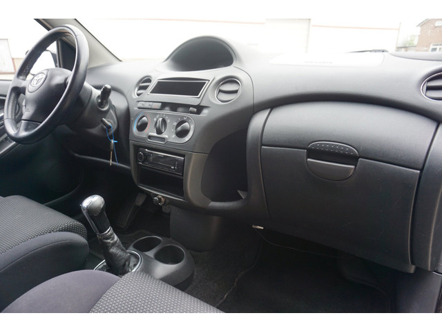 Foto 7 van Toyota Yaris 1.5 VVT-i T-Sport