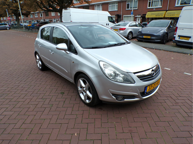 Foto 3 van Opel Corsa 1.4-16V Business Sport (bj 2008)