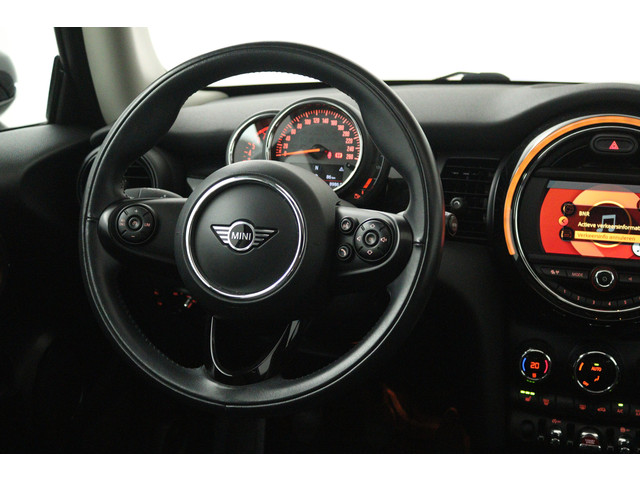 Foto 4 van MINI 3-deurs 1.5 Cooper Pepper (PANORAMADAK, STOELVERWARMING, CARPLAY)