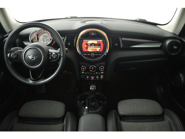 Foto 5 van MINI 3-deurs 1.5 Cooper Pepper (PANORAMADAK, STOELVERWARMING, CARPLAY)