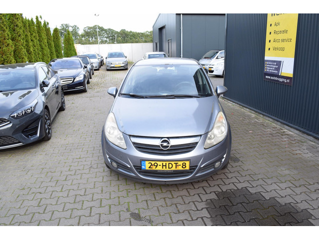 Foto 9 van Opel Corsa 1.4-16V Enjoy