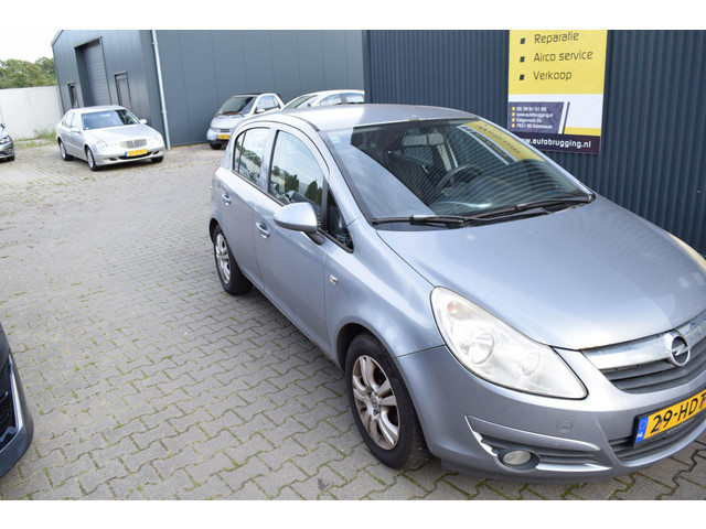 Foto 8 van Opel Corsa 1.4-16V Enjoy