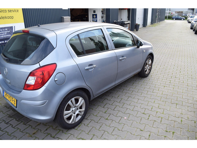 Foto 7 van Opel Corsa 1.4-16V Enjoy