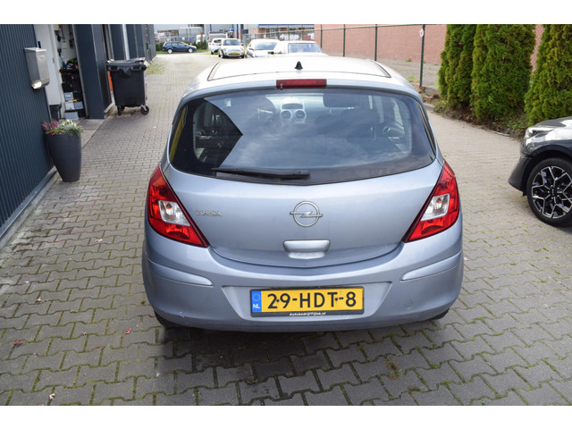 Foto 6 van Opel Corsa 1.4-16V Enjoy
