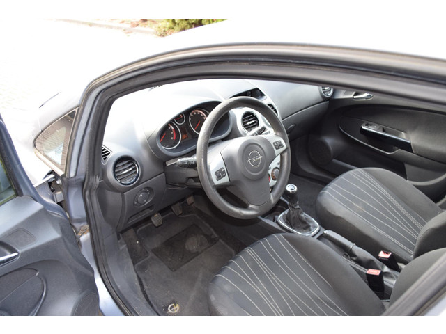 Foto 3 van Opel Corsa 1.4-16V Enjoy