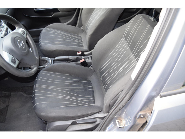 Foto 2 van Opel Corsa 1.4-16V Enjoy