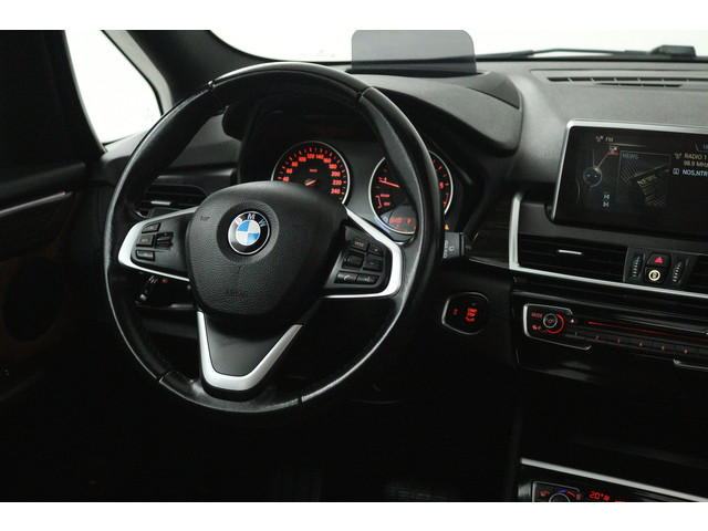 Foto 9 van BMW 2 Serie Gran Tourer 218i Centennial High Executive 7p (TREKHAAK, STOELVERWARMING, ELEKTR STOELEN