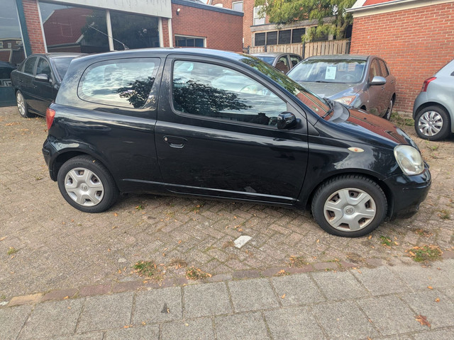 Foto 3 van Toyota Yaris 1.3 VVT-i Sol