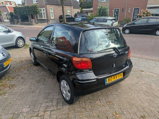 Foto 4 van Toyota Yaris 1.3 VVT-i Sol