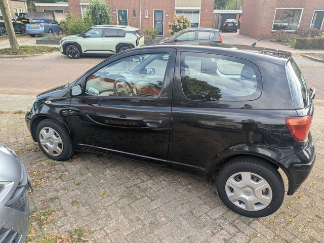 Foto 7 van Toyota Yaris 1.3 VVT-i Sol