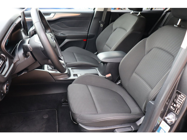 Foto 4 van Ford Focus Wagon 1.0 EcoBoost Hybrid Titanium org.NL