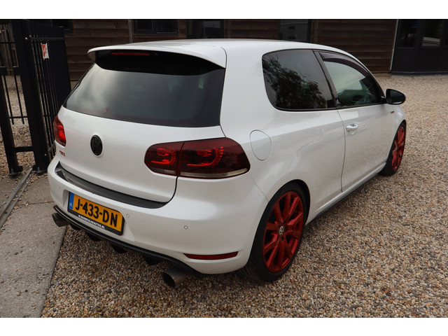 Foto 2 van Volkswagen Golf 2.0 GTI ADIDAS EDITION GETUNED JD ENGENEERING
