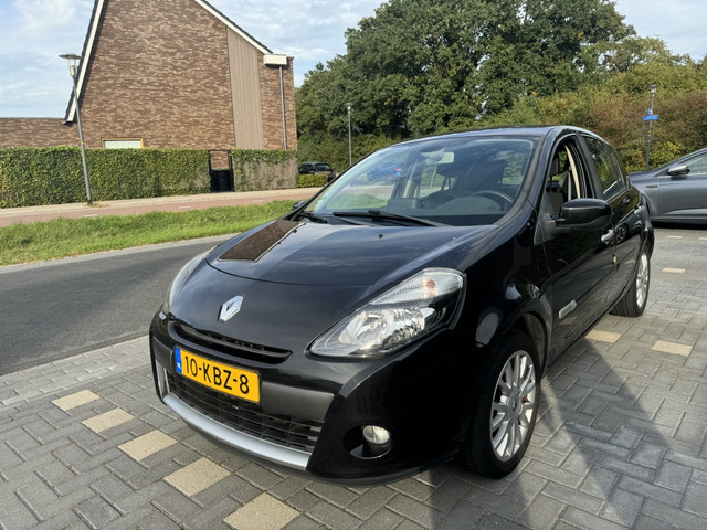 Foto 2 van Renault Clio 1.2 TCe Dynam Keyl Clima BT Navi Cruise