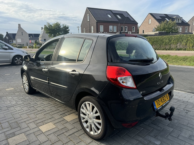 Foto 8 van Renault Clio 1.2 TCe Dynam Keyl Clima BT Navi Cruise