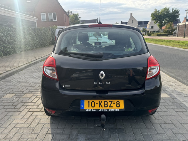 Foto 10 van Renault Clio 1.2 TCe Dynam Keyl Clima BT Navi Cruise