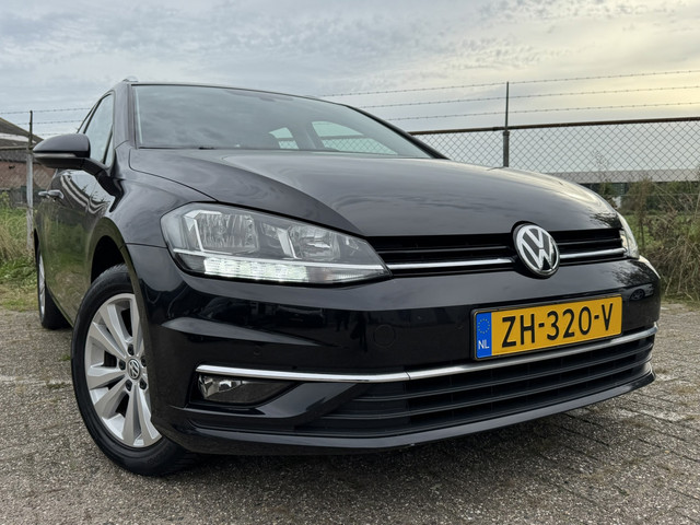 Foto 4 van Volkswagen Golf Variant 1.0 TSI Navi Massage Camera Trekhaak