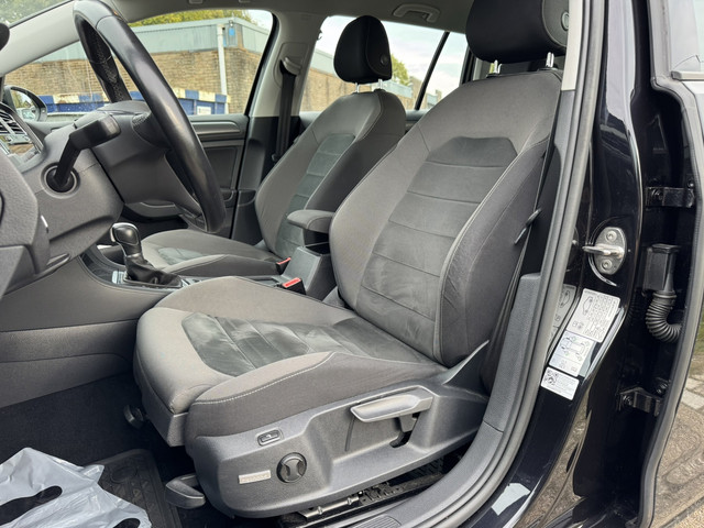 Foto 7 van Volkswagen Golf Variant 1.0 TSI Navi Massage Camera Trekhaak