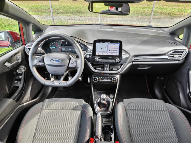 Foto 3 van Ford Fiesta 1.0 EB ST-Line | CLIMA | NAVI | CRUISE | DODEHOEK DETECTIE |