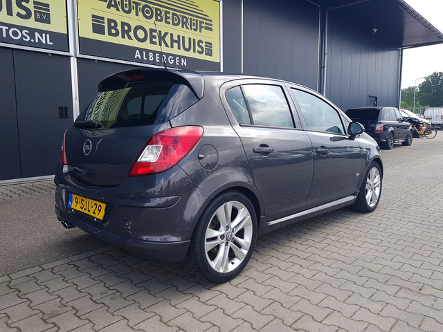 Foto 8 van Opel Corsa 1.4 Turbo Cosmo OPC-Performance (bj 2013)