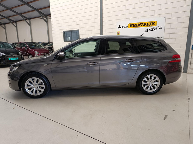 Foto 2 van Peugeot 308 SW 1.2 PureTech Style AIRCO | AUDIO | LMV | CV OP AFSTAND | NAVI | CRUISE CONTROL | PDC