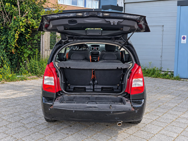 Foto 6 van Citroen C2 1.4i VTR,Automaat,cruise Controle,achteruit sensor, airco