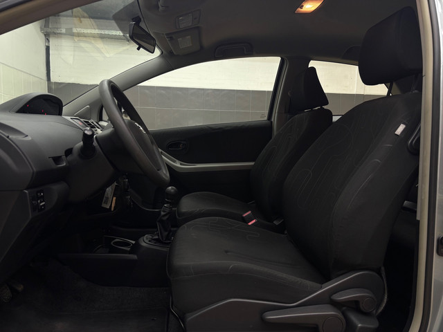 Foto 8 van Toyota Yaris 1.3 VVTi Comfort/ DEALER ONDERHOUD/2DE EIGNAAR/
