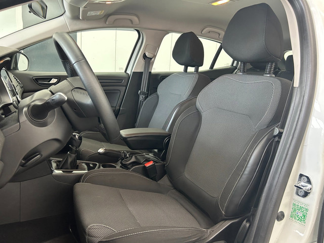 Foto 4 van Renault Mégane 1.3 TCe Limited 5deurs | Airco | Elek. Pakket | 93.000KM | LM velgen | Inruil mogelij