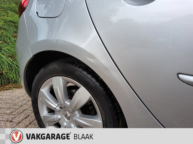 Foto 7 van Renault Clio 1.6 20th Anniversary AUTOMAAT