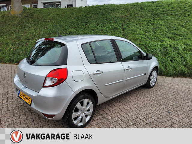 Foto 8 van Renault Clio 1.6 20th Anniversary AUTOMAAT