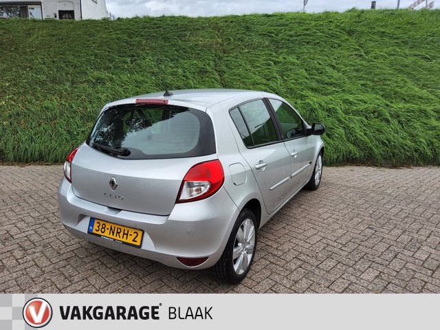 Foto 9 van Renault Clio 1.6 20th Anniversary AUTOMAAT