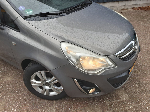 Foto 2 van Opel Corsa 1.2-16V Cosmo