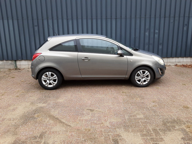 Foto 3 van Opel Corsa 1.2-16V Cosmo