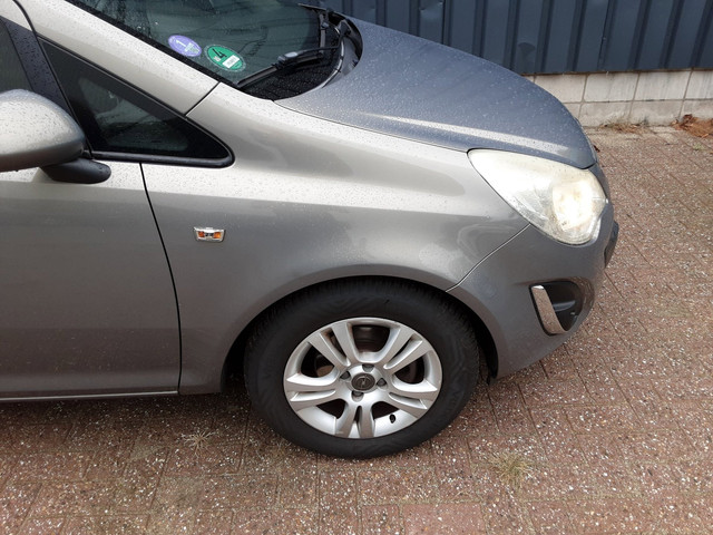 Foto 4 van Opel Corsa 1.2-16V Cosmo