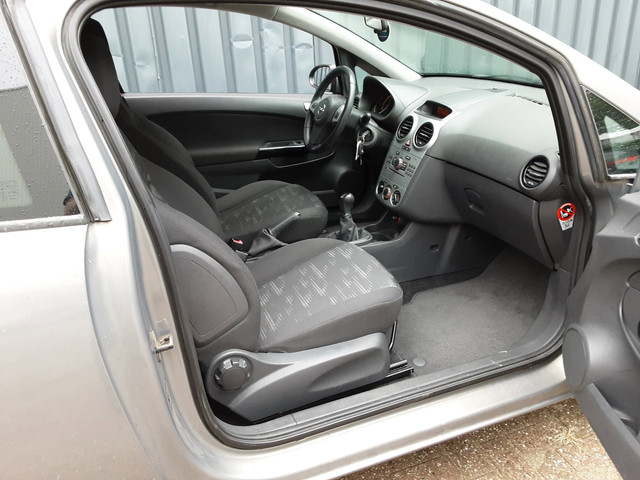 Foto 5 van Opel Corsa 1.2-16V Cosmo