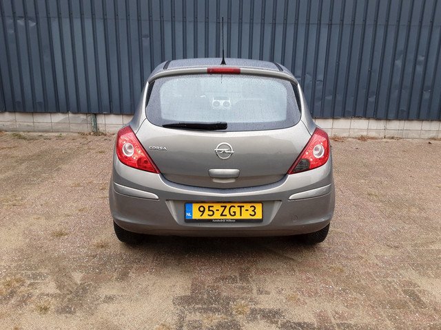 Foto 7 van Opel Corsa 1.2-16V Cosmo