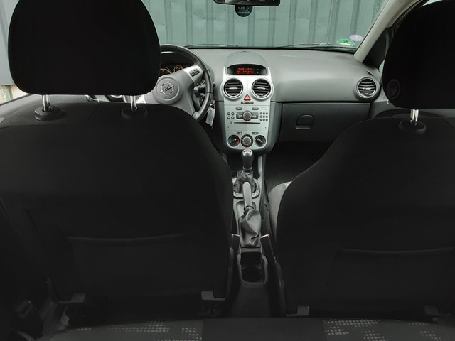 Foto 9 van Opel Corsa 1.2-16V Cosmo