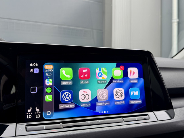 Foto 10 van Volkswagen Golf 1.5 TSI *R-Velgen* Delfingrau / Adapt. Cruise / IQ light / Apple Carplay / Stoelverw