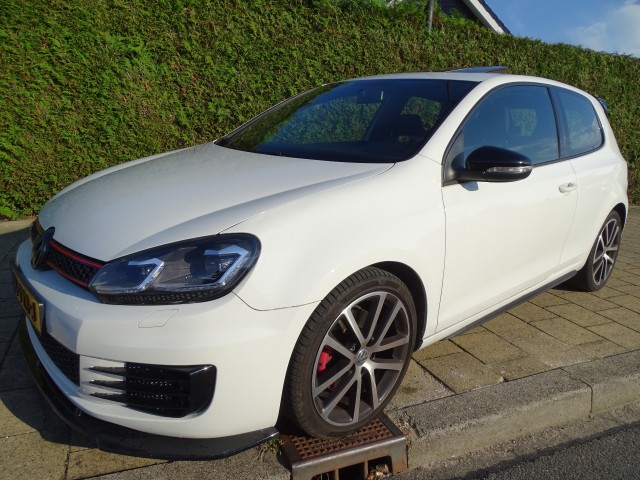 Foto 2 van VOLKSWAGEN GOLF 2.0 GTI EDITION - Panodak - Blth - Motor Monitor - LED
