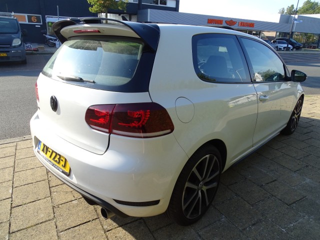 Foto 5 van VOLKSWAGEN GOLF 2.0 GTI EDITION - Panodak - Blth - Motor Monitor - LED