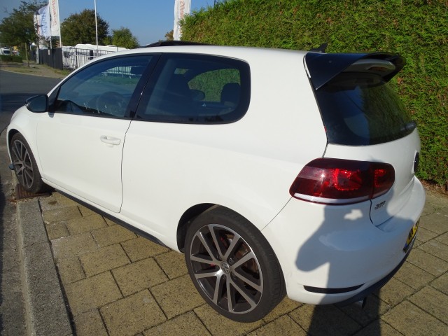 Foto 6 van VOLKSWAGEN GOLF 2.0 GTI EDITION - Panodak - Blth - Motor Monitor - LED