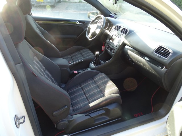 Foto 7 van VOLKSWAGEN GOLF 2.0 GTI EDITION - Panodak - Blth - Motor Monitor - LED