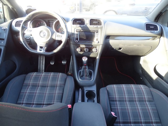Foto 8 van VOLKSWAGEN GOLF 2.0 GTI EDITION - Panodak - Blth - Motor Monitor - LED