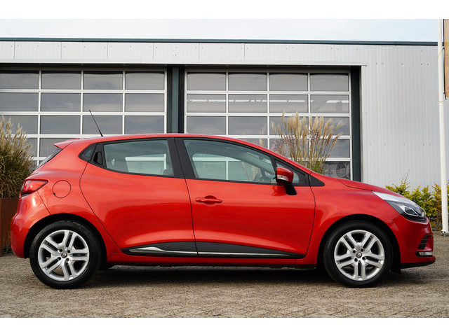 Foto 6 van Renault Clio 0.9 TCe Limited 90 pk | Airco | Bluetooth | Cruise control | Isofix bevestiging voor ki