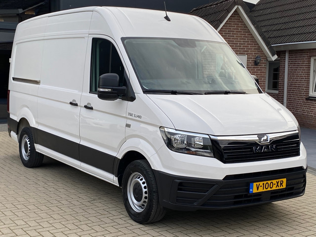 Foto 2 van MAN TGE 35 140 pk L2L H2 NIEUWSTAAT AUTOMAAT CRUISE AIRCO ELEKTR PAKKET