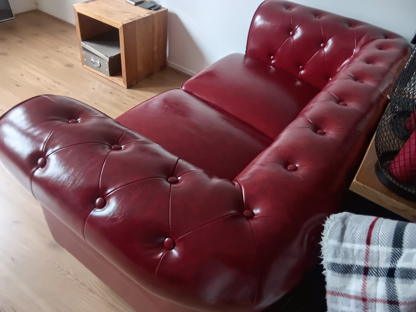 Foto 4 van Tweezits bank Chesterfield rood Nieuw!