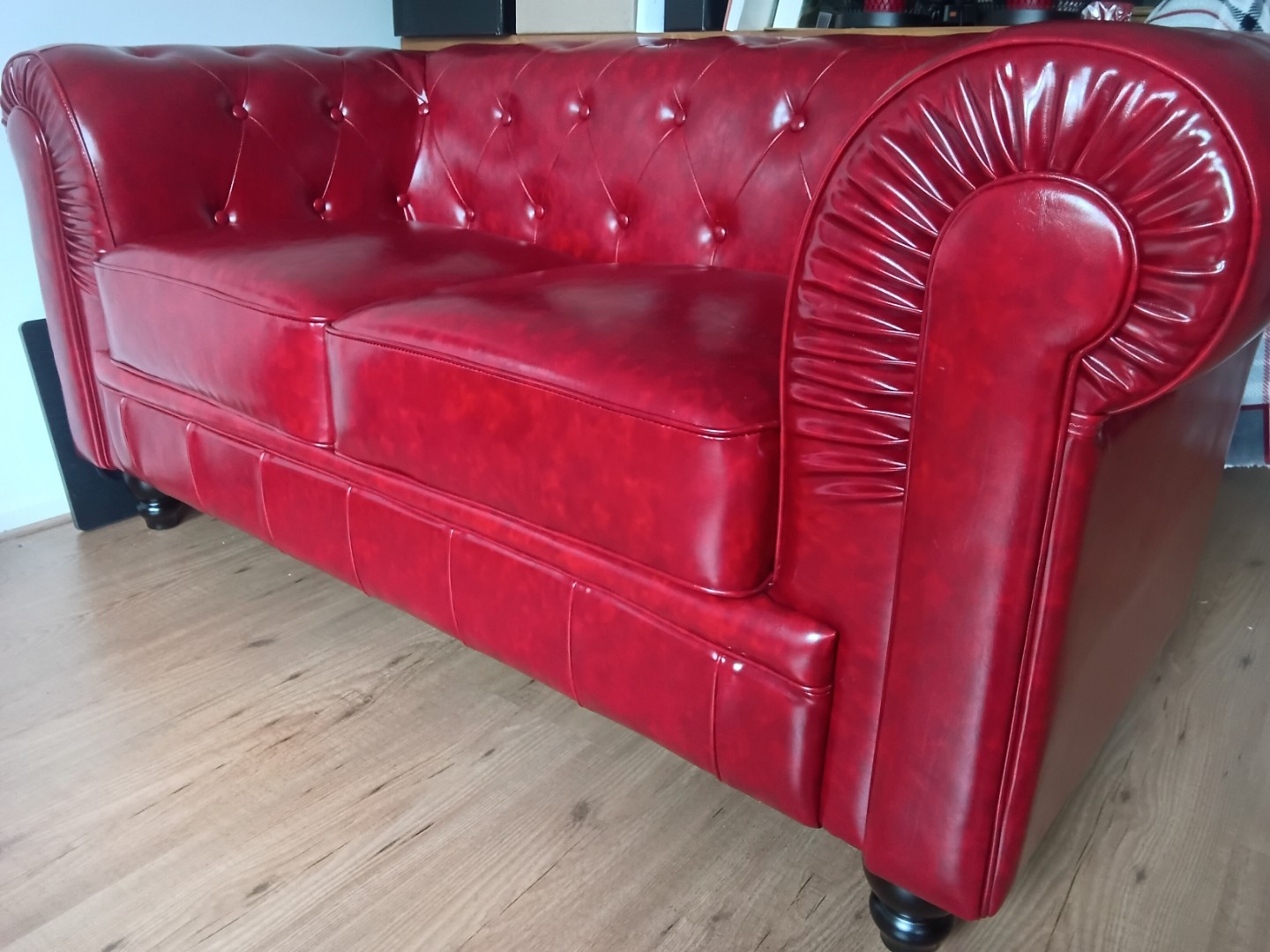 Foto 2 van Tweezits bank Chesterfield rood Nieuw!