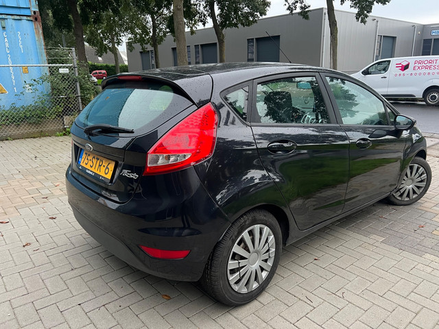 Foto 4 van Ford Fiesta 1.25 Limited Vol Jaar Apk