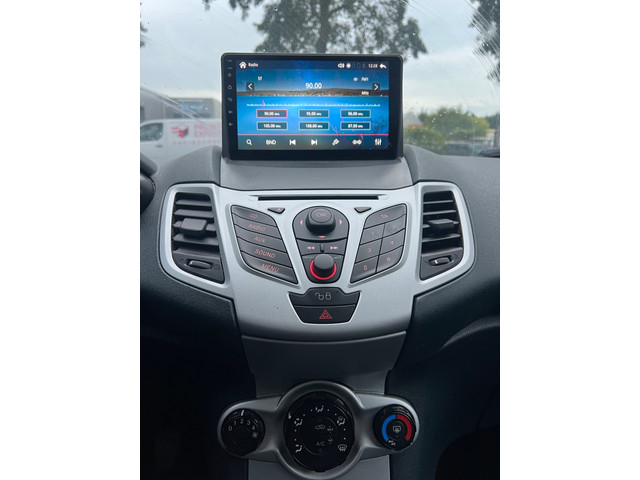 Foto 8 van Ford Fiesta 1.25 Limited Vol Jaar Apk